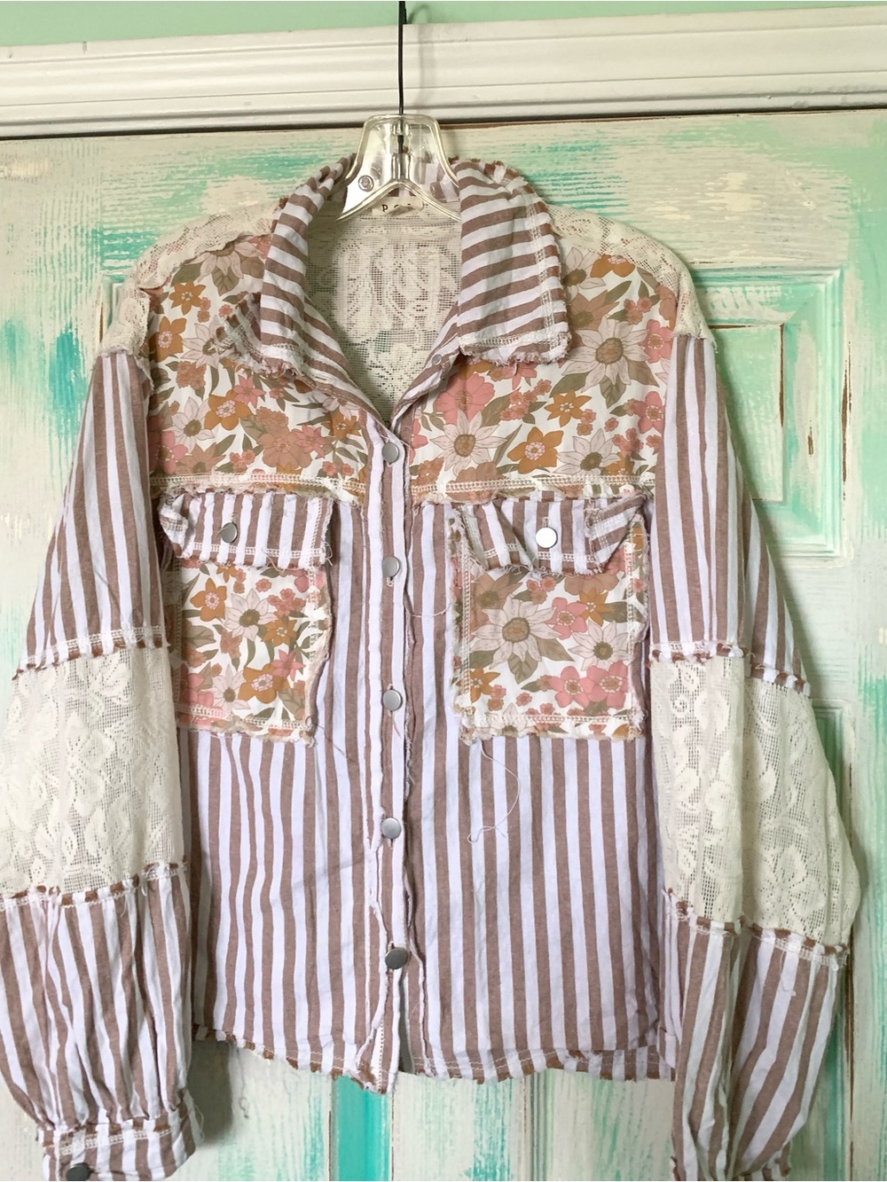 POL Beige/Cream Striped Floral & Lace Pieced Button Up Blouse L - Picture 2 of 7